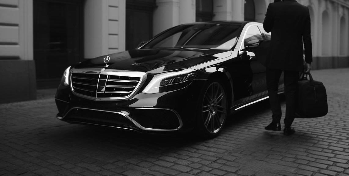 Luxury hourly chauffeur service in Paris with Mercedes S-Class private driver.